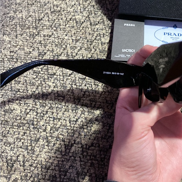 BRAND NEW PRADA SUNGLASSES - Picture 5 of 8